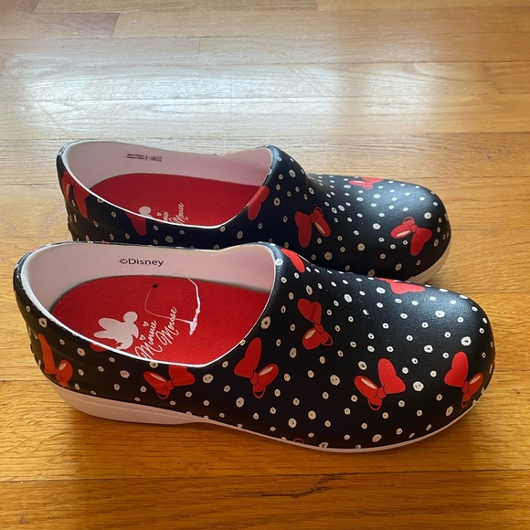 Crocs Minnie Mouse Neria Clogs - Picture 4 of 14